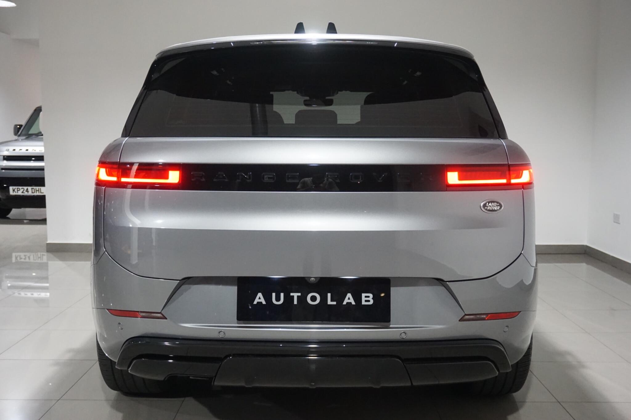 Land Rover Range Rover Sport 3.0 D300 MHEV Dynamic SE SUV 5dr Diesel Auto 4WD Euro 6 (s/s) (300 ps)